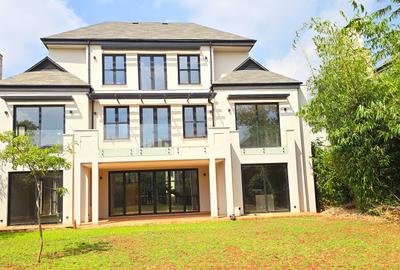 4 Bed House with En Suite at Palm Valley