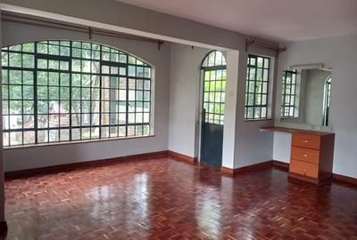 5 Bed Villa with En Suite in Lavington