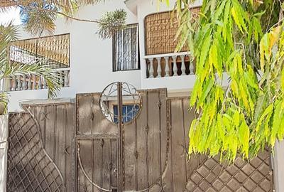 4 Bed House in Nyali Area - 2