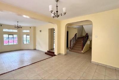 5 Bed Townhouse with En Suite in Lavington - 3
