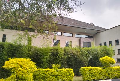 5 Bed Townhouse with En Suite in Westlands Area