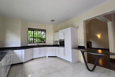5 Bed Townhouse with En Suite in Lavington