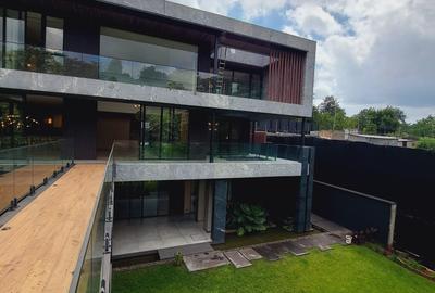 5 Bed Apartment with En Suite in Westlands Area