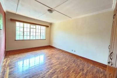 3 Bed Apartment in Riverside - 4