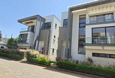 5 Bed Townhouse with En Suite at Lavington Green - 4