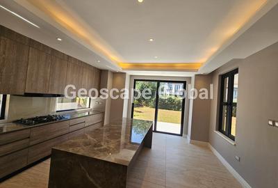 5 Bed Townhouse with En Suite in Runda - 4