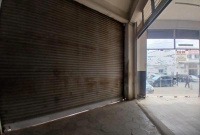 5,499 ft² Warehouse with Parking in Industrial Area - 3