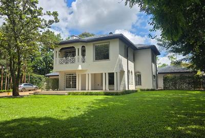5 Bed House with En Suite in Runda