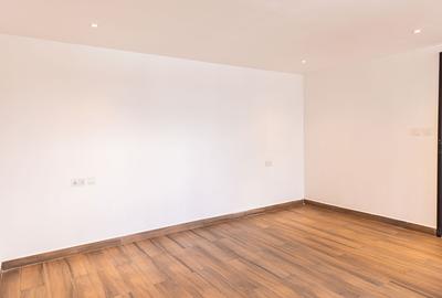 4 Bed Apartment with En Suite in Westlands Area - 2