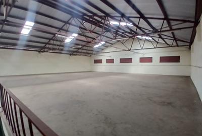20,000 ft² Warehouse with Backup Generator in Industrial Area - 4