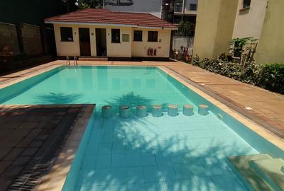 2 Bed Apartment with En Suite at Off Dennis Pritt - 4