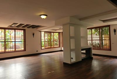 6 Bed House with En Suite in Kyuna