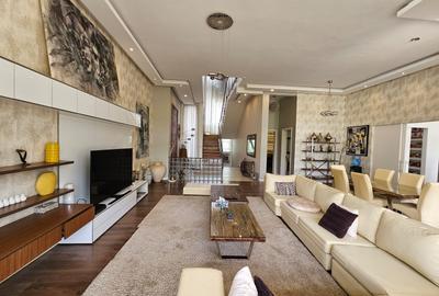 4 Bed Townhouse with En Suite in Spring Valley - 2