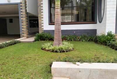 5 Bed Townhouse with En Suite in Westlands Area