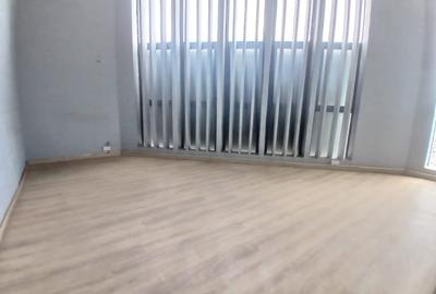 6,500 ft² Warehouse with Parking in Industrial Area - 3