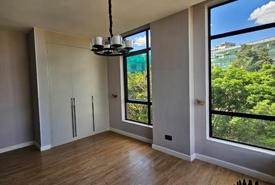 3 Bed Apartment with En Suite in Westlands Area - 3