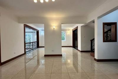 5 Bed Townhouse with En Suite at Rosslyn - 3