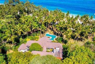 7 Bed Villa with En Suite at South Coast