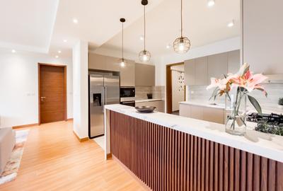 3 Bed Apartment with Swimming Pool in Riverside