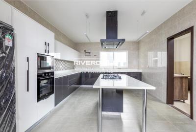 3 Bed Apartment with En Suite in Riverside