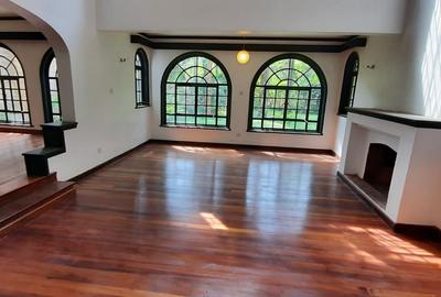 4 Bed Townhouse with En Suite at Lavington - 2