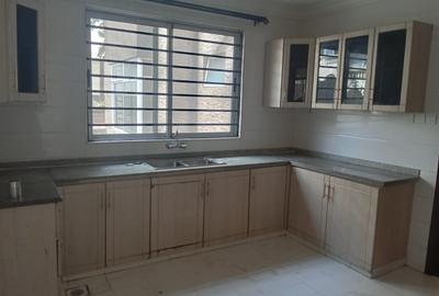 3 Bed Apartment with En Suite in Westlands Area - 4