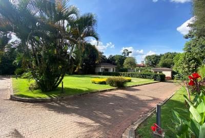 5 Bed House with En Suite in Runda