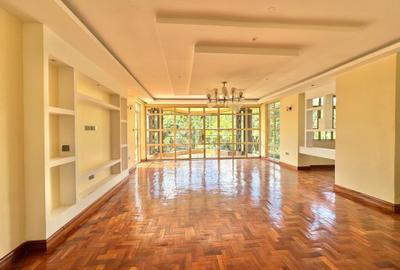 4 Bed Villa with En Suite in Nyari