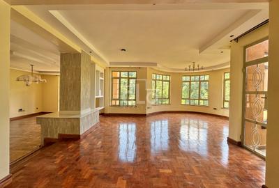 4 Bed Villa with En Suite in Nyari