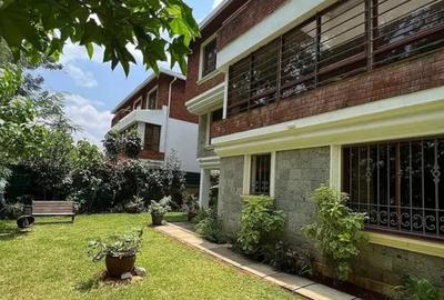 5 Bed Townhouse with En Suite in Spring Valley