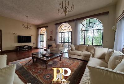5 Bed House with En Suite in Nyari