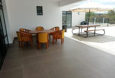 2 Bed Apartment with En Suite in Riverside - 3