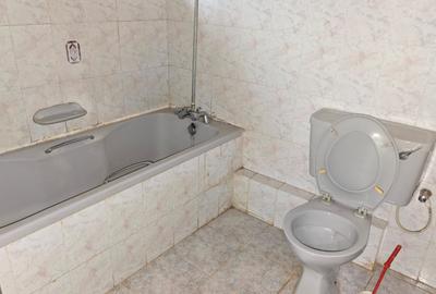 4 Bed House with En Suite in Runda