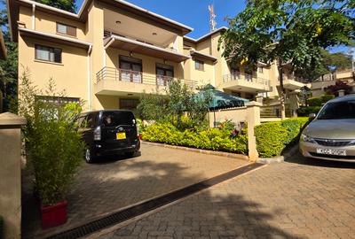 5 Bed Townhouse with En Suite at Lavington Green. - 4