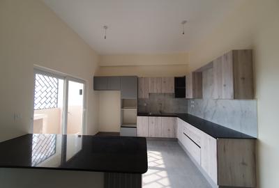 2 Bed Apartment with En Suite in Parklands - 4