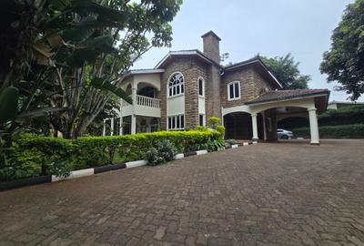 4 Bed House with En Suite at Hillview - 3