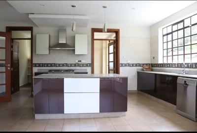 5 Bed Townhouse with En Suite in Runda - 2