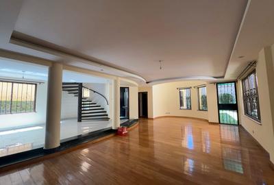 4 Bed Townhouse with En Suite in Westlands Area