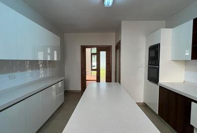 5 Bed Villa with En Suite in Lavington - 3