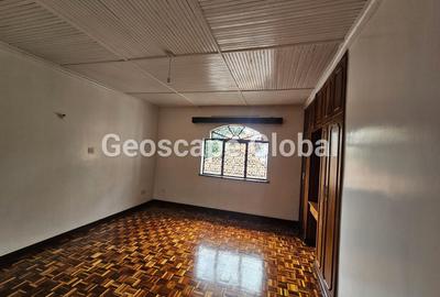 5 Bed House with En Suite in Nyari