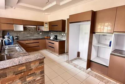 4 Bed House with En Suite in Karen