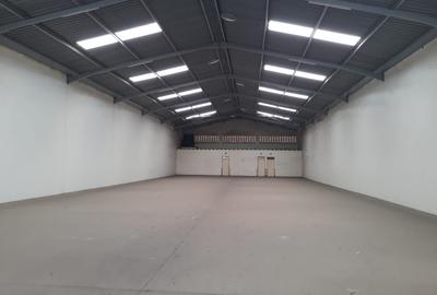 50,000 ft² Warehouse with Fibre Internet in Industrial Area