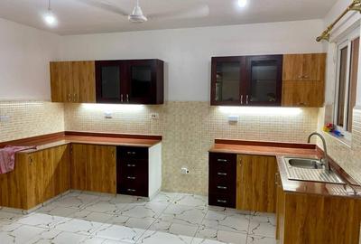 3 Bed Apartment with En Suite at Off Links Road - 2