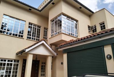 4 Bed Townhouse with En Suite in Westlands Area