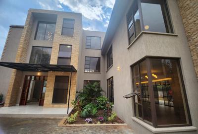 6 Bed House with En Suite in Karen