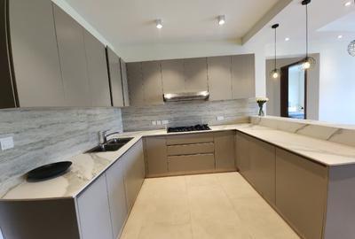 3 Bed Apartment with En Suite in Riverside - 4