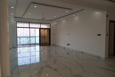 4 Bed Apartment with En Suite at Off Oceanic Road