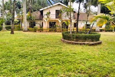 5 Bed House with En Suite at Lavington