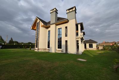 5 Bed House with En Suite in Runda - 2