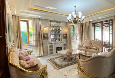 6 Bed House with En Suite in Lavington - 2